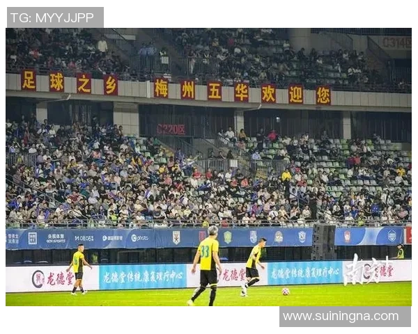 足球明星全身图片展示球场风采尽显魅力与激情 足球明星全身图片展示球场风采尽显魅力与激情