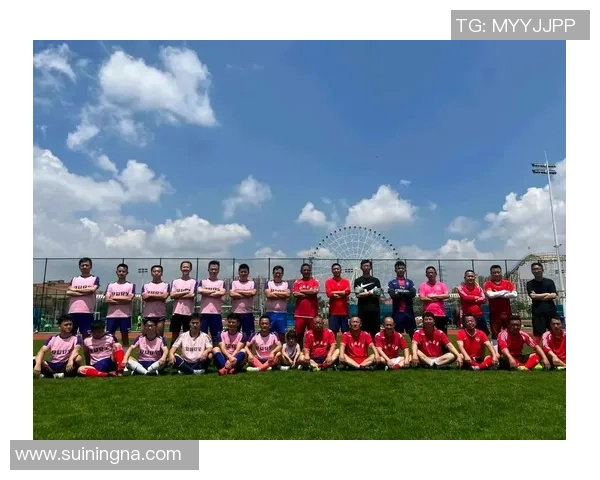 女粉丝偶遇足球明星心跳加速瞬间记录下的美好回忆